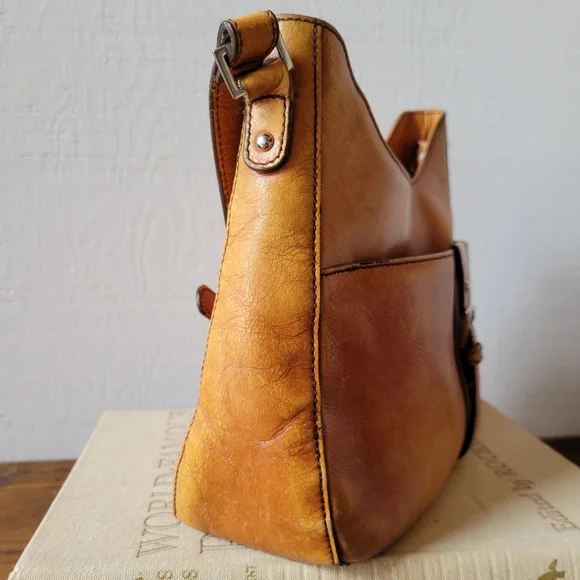 Vintage Etienne Aigner leather purse. - Picture 5 of 12